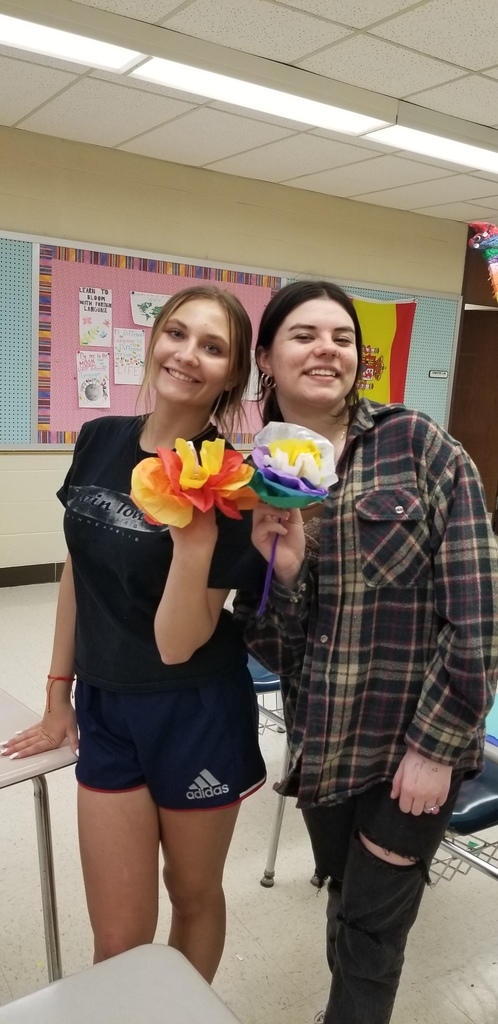 family night - students with spanish paper flowers